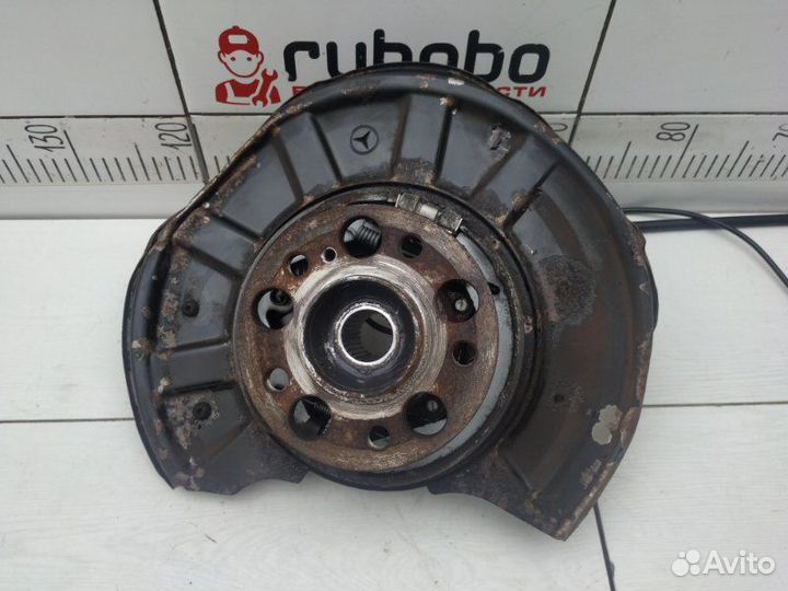 Кулак задний правый Mercedes Cls W218 OM651 2012