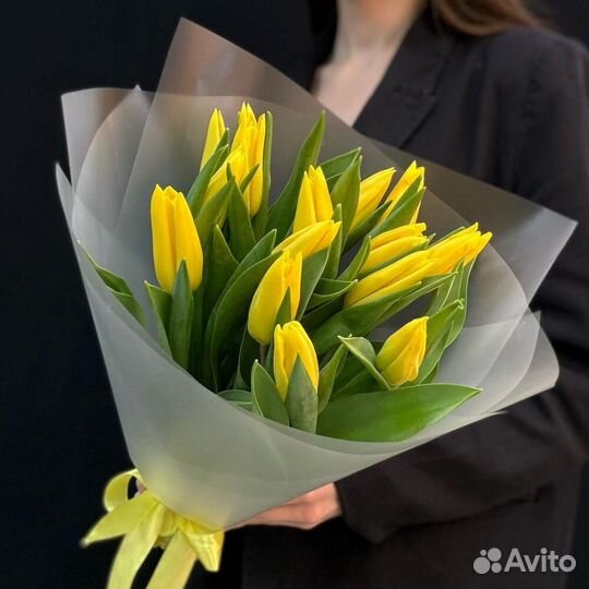 15 желтых тюльпанов на 8 марта