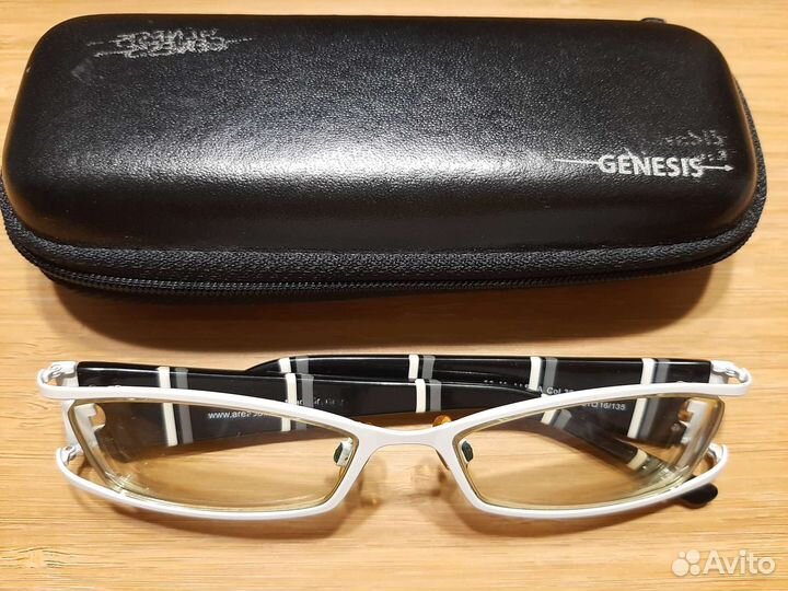 Очки Genesis, Levis, Nuud