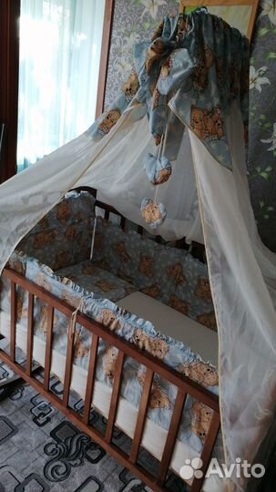 Детская кроватка с матрасом и бортиками