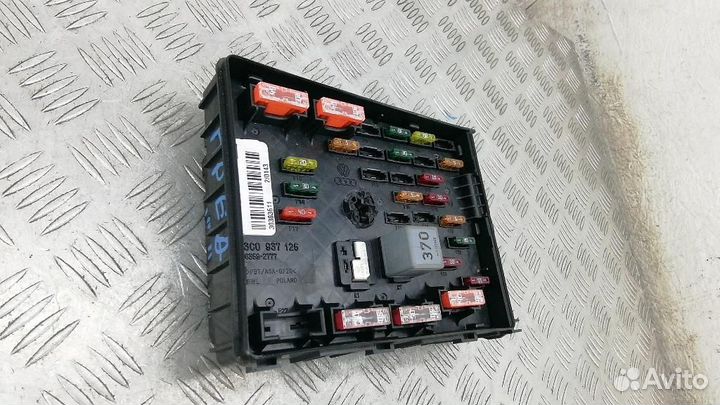 Блок предохранителей Volkswagen Passat