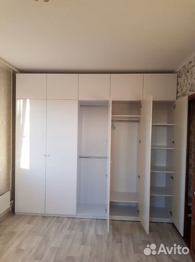 Шкаф с зеркалом