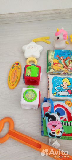 Развивающие игрушки для малышей пакетом