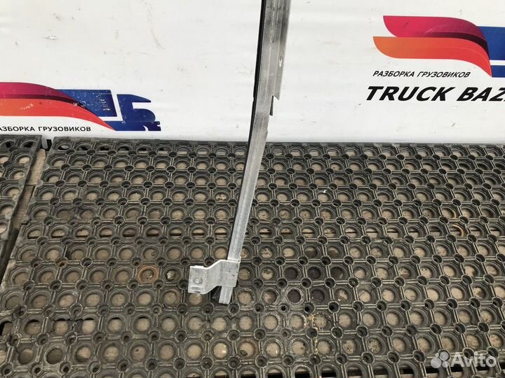 1885464 Направляющая левой двери