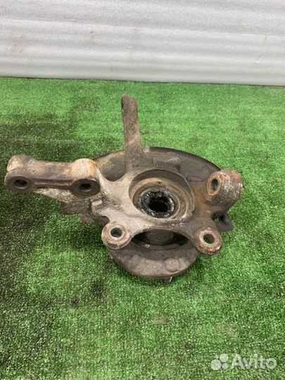 Кулак поворотный передний Nissan Almera Classic