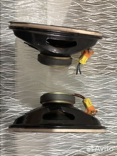 Акустические колонки в автомобили