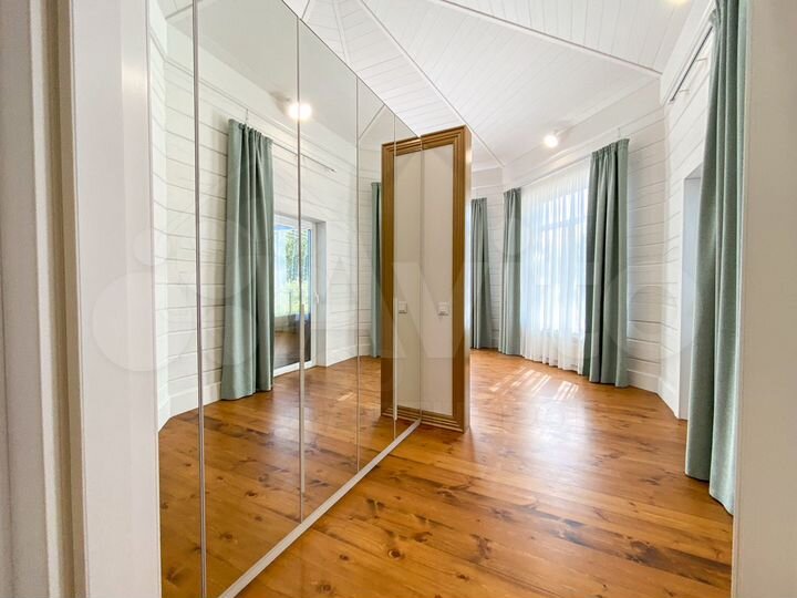 Коттедж 290 м² на участке 25 сот.