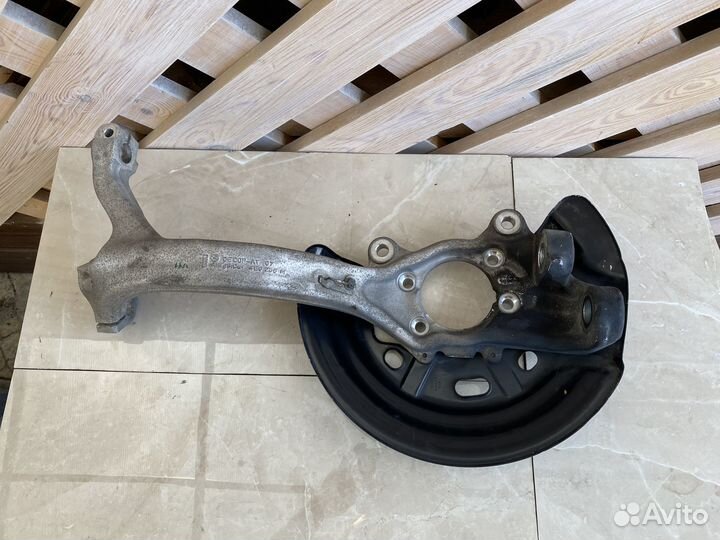 Поворотный кулак передний правый Audi A8 D3