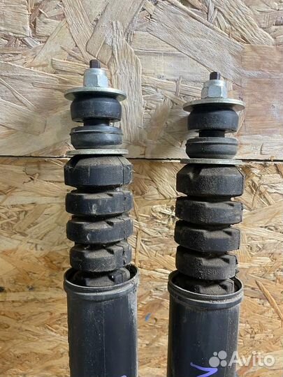 Задние амортизаторы Рено Сандеро 1