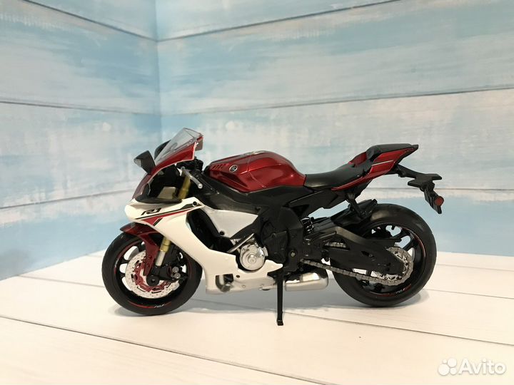 Мотоцикл Yamaha R1 1/12 масштабная модель