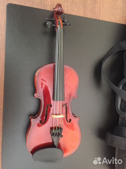 Скрипка 1/8 со смычком и футляром