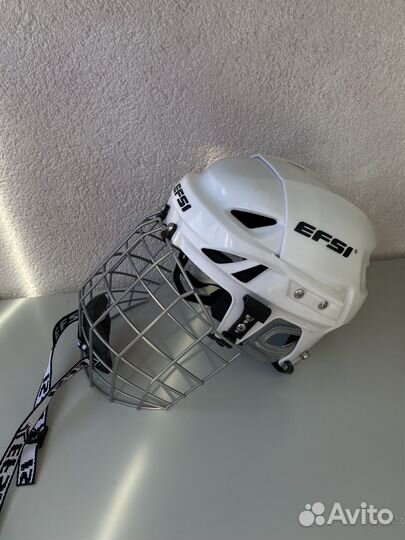 Хоккейный шлем