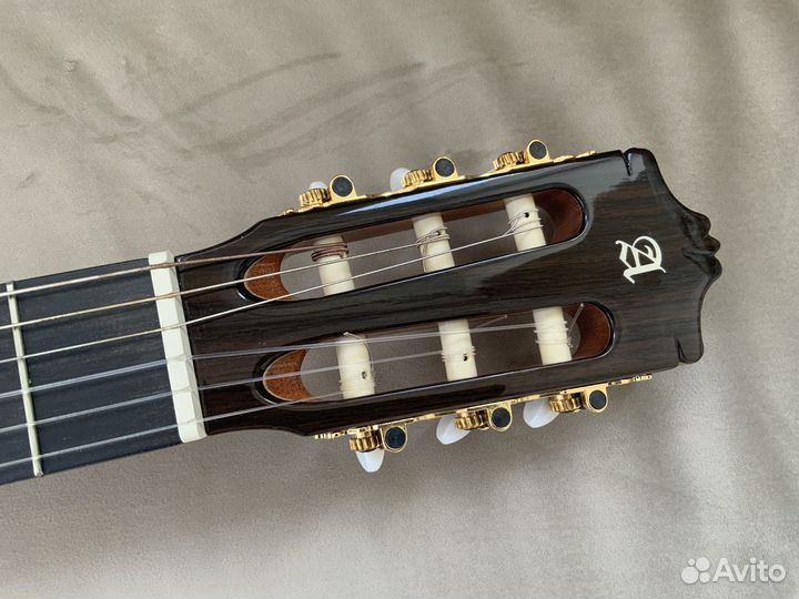 Классическая акустическая испанская гитара