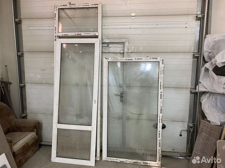 Двери с окнами пластиковые