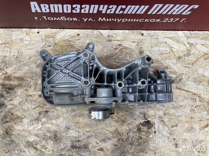 Кронштейн генератора Renault Logan