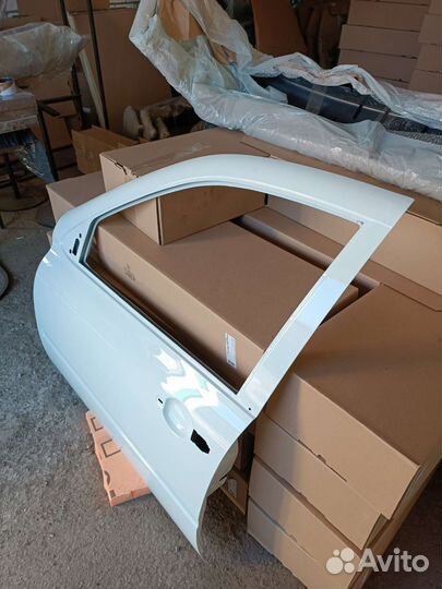 Дверь LADA granta левая передняя белый