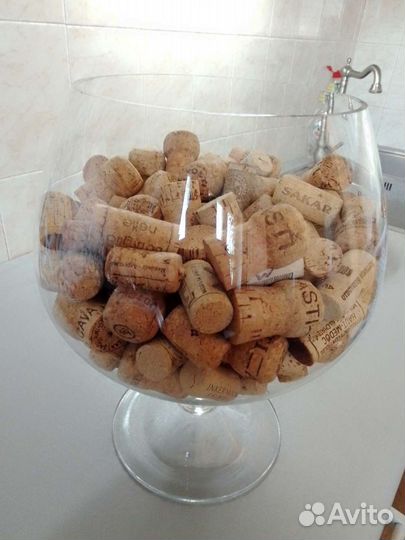 Декор Винные пробки в вазе