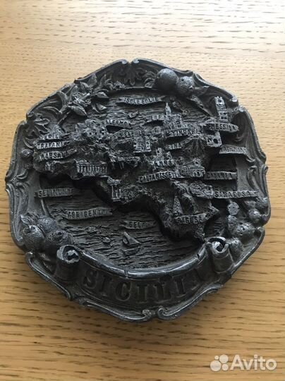 Сувенир на стену из вулканической породы