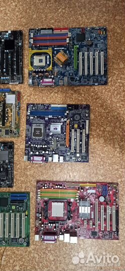 Много материнских плат