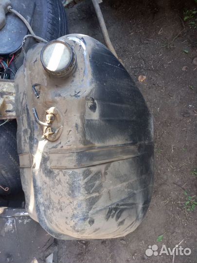 Продам бензобак на ваз 2106
