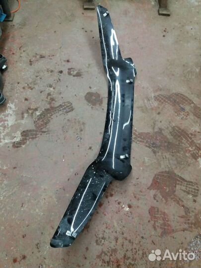 Дефлектор капота