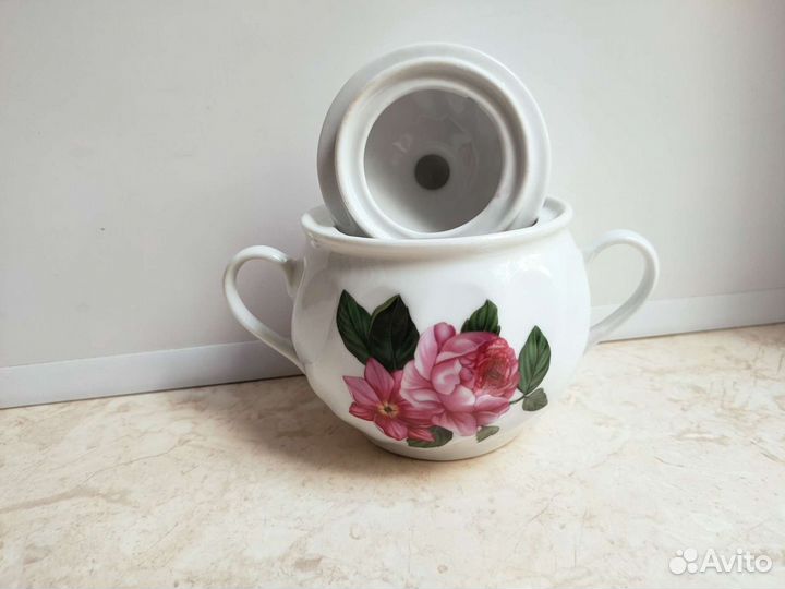 Фарфоровая сахарница с цветами