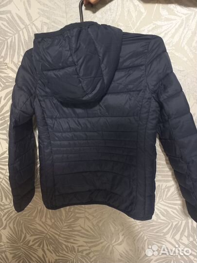 Продам куртку для девочки