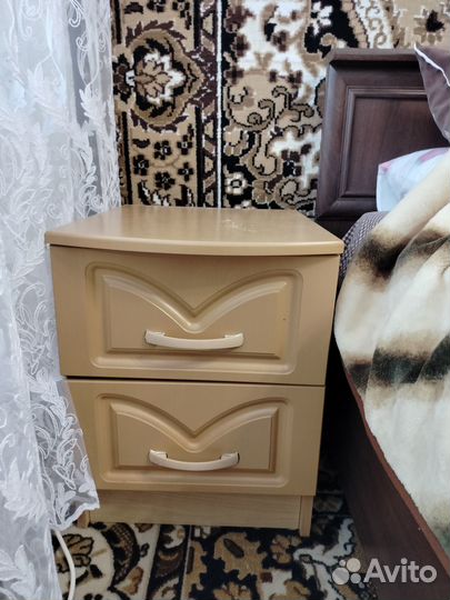 Тумба прикроватная