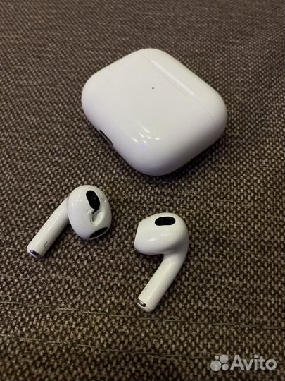 Наушники + кейс оригинал AirPods 3 (левый сломан)