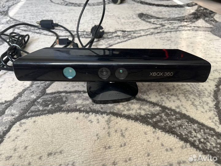 Xbox 360 + 2 оригинальных геймпада + кинект