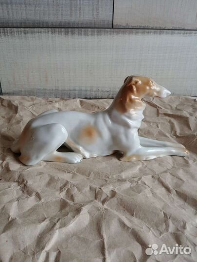 Фарфоровая статуэтка 