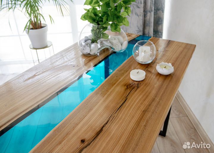 Стол «Река» из слэба карагача и эпоксидной смолы