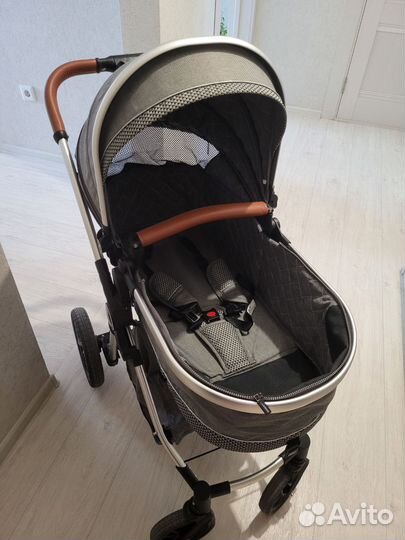 Продаётся детская коляска 2 в 1 lux mom