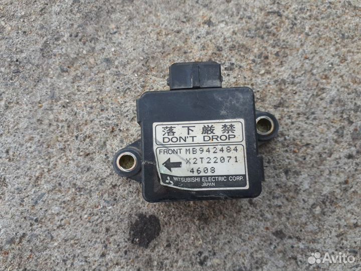 Датчик ускорения Mitsubishi Pajero 2