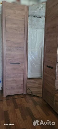 Угловой шкаф с зеркалом