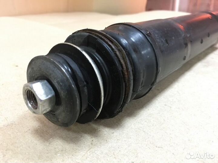 Амортизатор задний Toyota Corolla 150