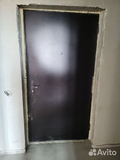 Продам входную дверь бу(от застройщика)