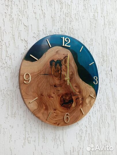 Часы настенные из эпоксидной смолы