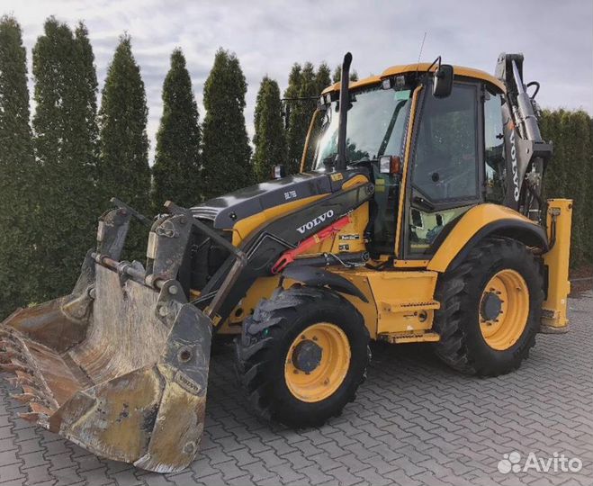 Экскаватор-погрузчик