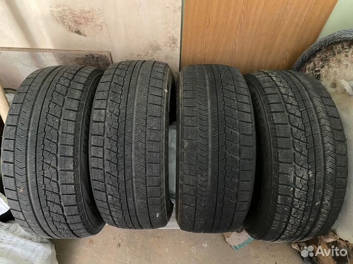 Bridgestone Blizzak VRX 235/50 R18 97S