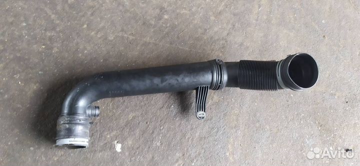 Патрубок воздушного фильтра Volkswagen Passat B6