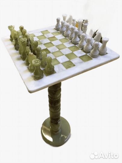 Шахматный стол из оникса