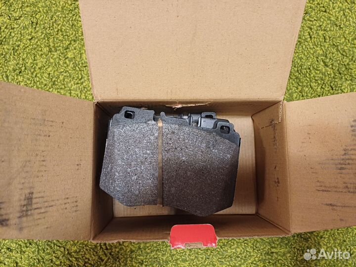 Передние тормозные колодки Mercedes W205, S205