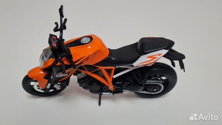 Модель мотоцикла Maisto KTM 1290 Super Duke R