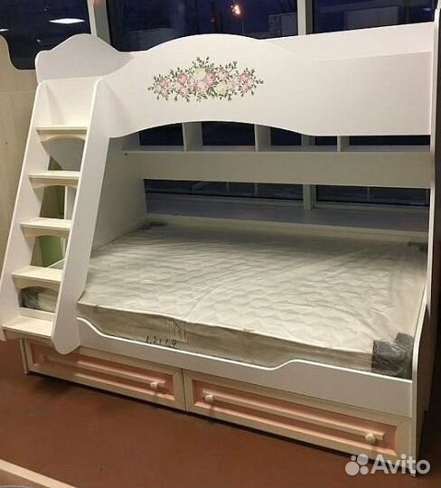 Двухъярусная кровать