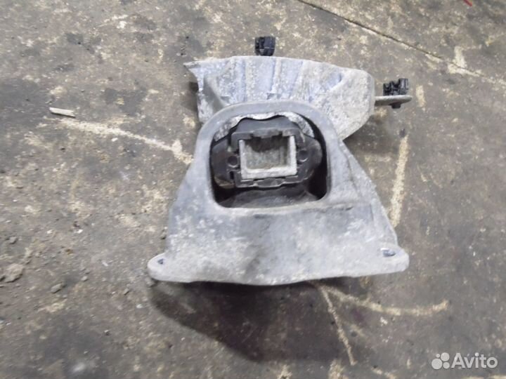 Опора двигателя 2.0 Рено Дастер