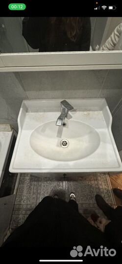 Раковина с тумбочкой