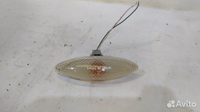 Повторитель в крыло toyota Vitz P1 99-05 L