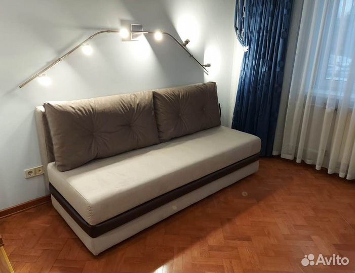 Диван без подлокотников