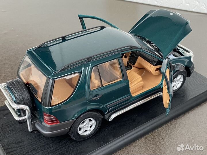 Масштабная модель Mercedes Benz ML 320 1/18 maisto